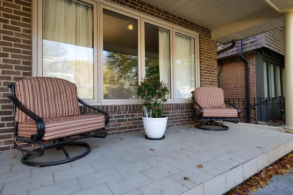 Holiday home Bright And Spacious Room Close To Subway Toronto