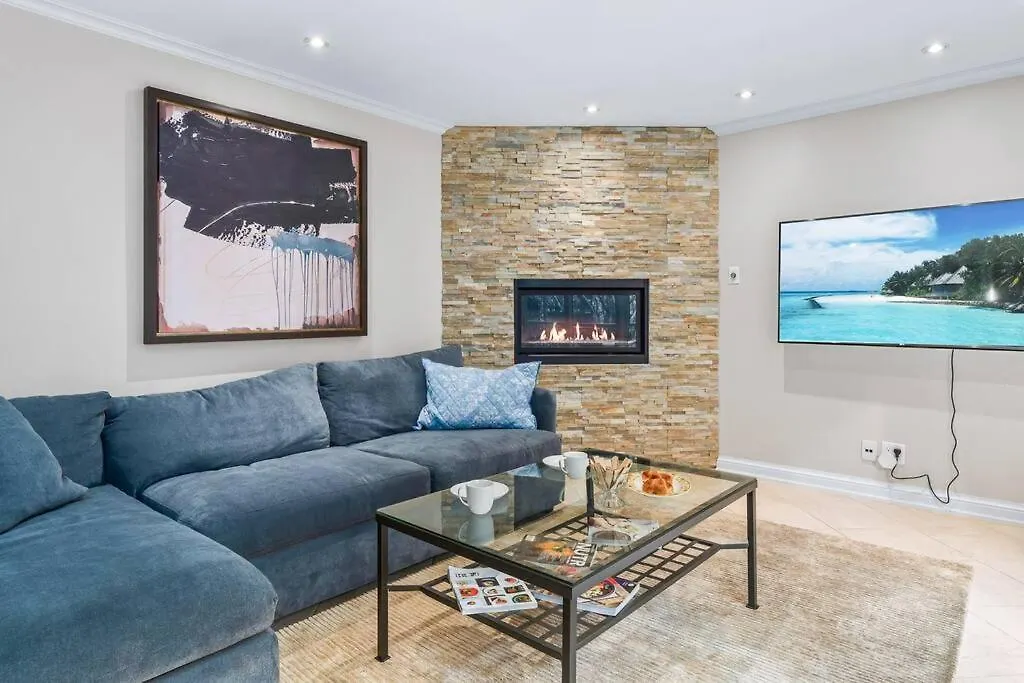 Holiday home Bright And Spacious Room Close To Subway Toronto