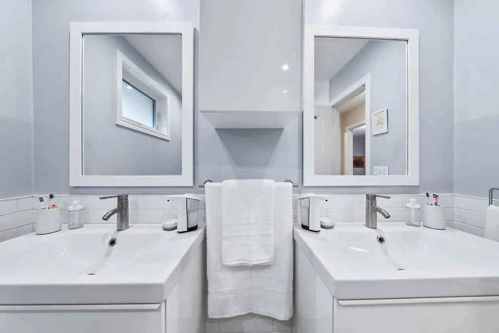 Holiday home Bright And Spacious Room Close To Subway Toronto